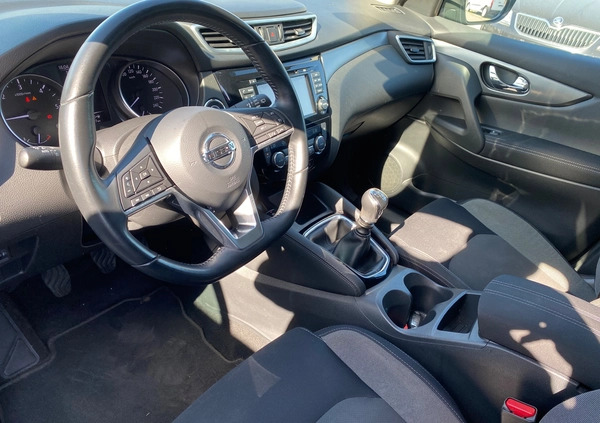 Nissan Qashqai cena 63900 przebieg: 93746, rok produkcji 2018 z Sława małe 301